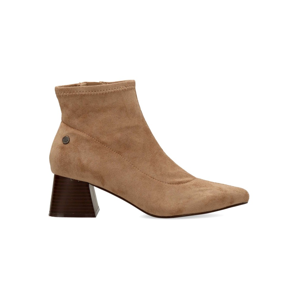 BUONAROTTI Botín punta fina y tacón ancho