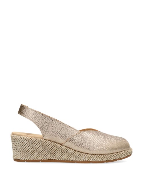 PITILLOS Sandalia piel metalizada cuña rafia